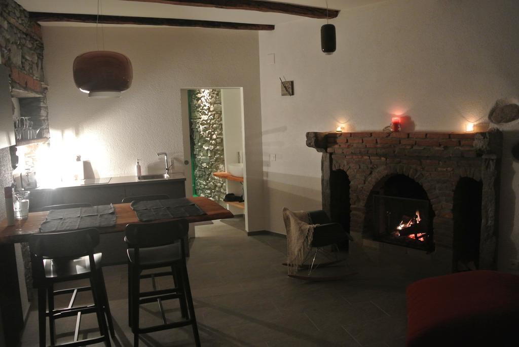 A Ca Balade In Design Apartment Miglieglia Room photo