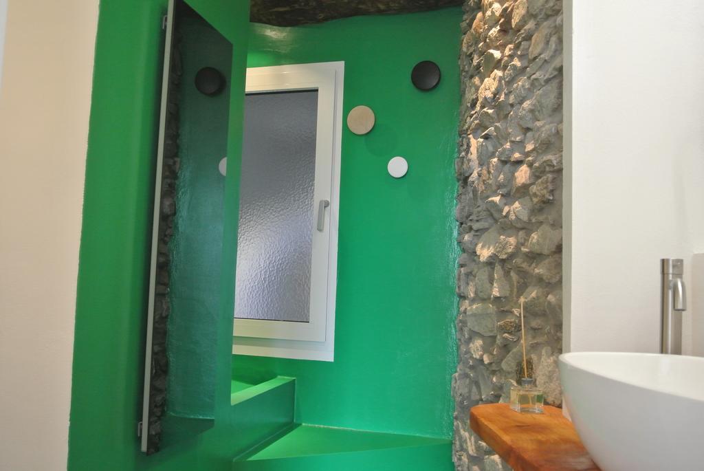 A Ca Balade In Design Apartment Miglieglia Room photo